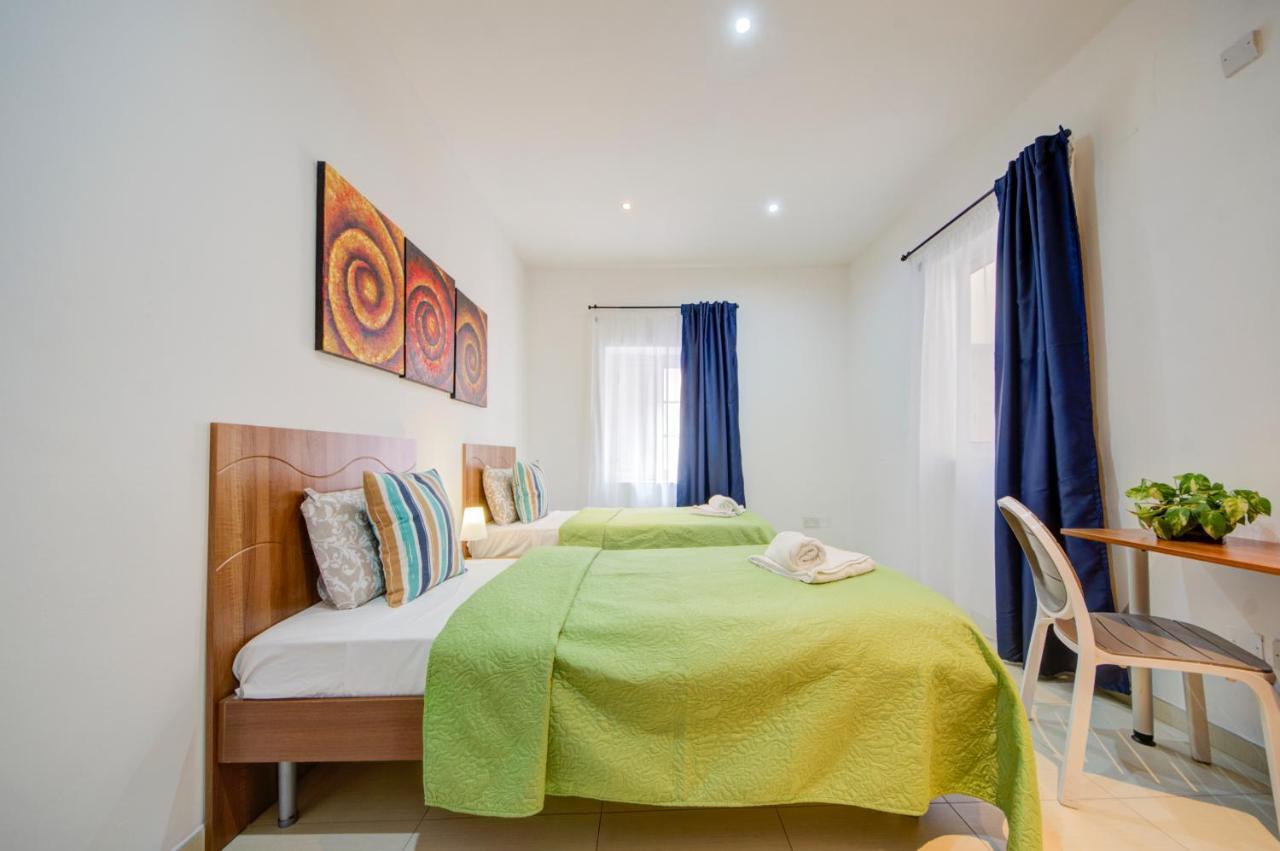 St Julians 2 Bedroom Apartment With Commanding Seaviews By Shortletsmalta Saint Julian's Eksteriør bilde