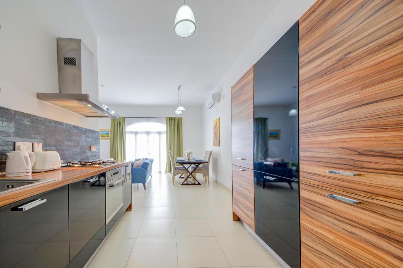 St Julians 2 Bedroom Apartment With Commanding Seaviews By Shortletsmalta Saint Julian's Eksteriør bilde