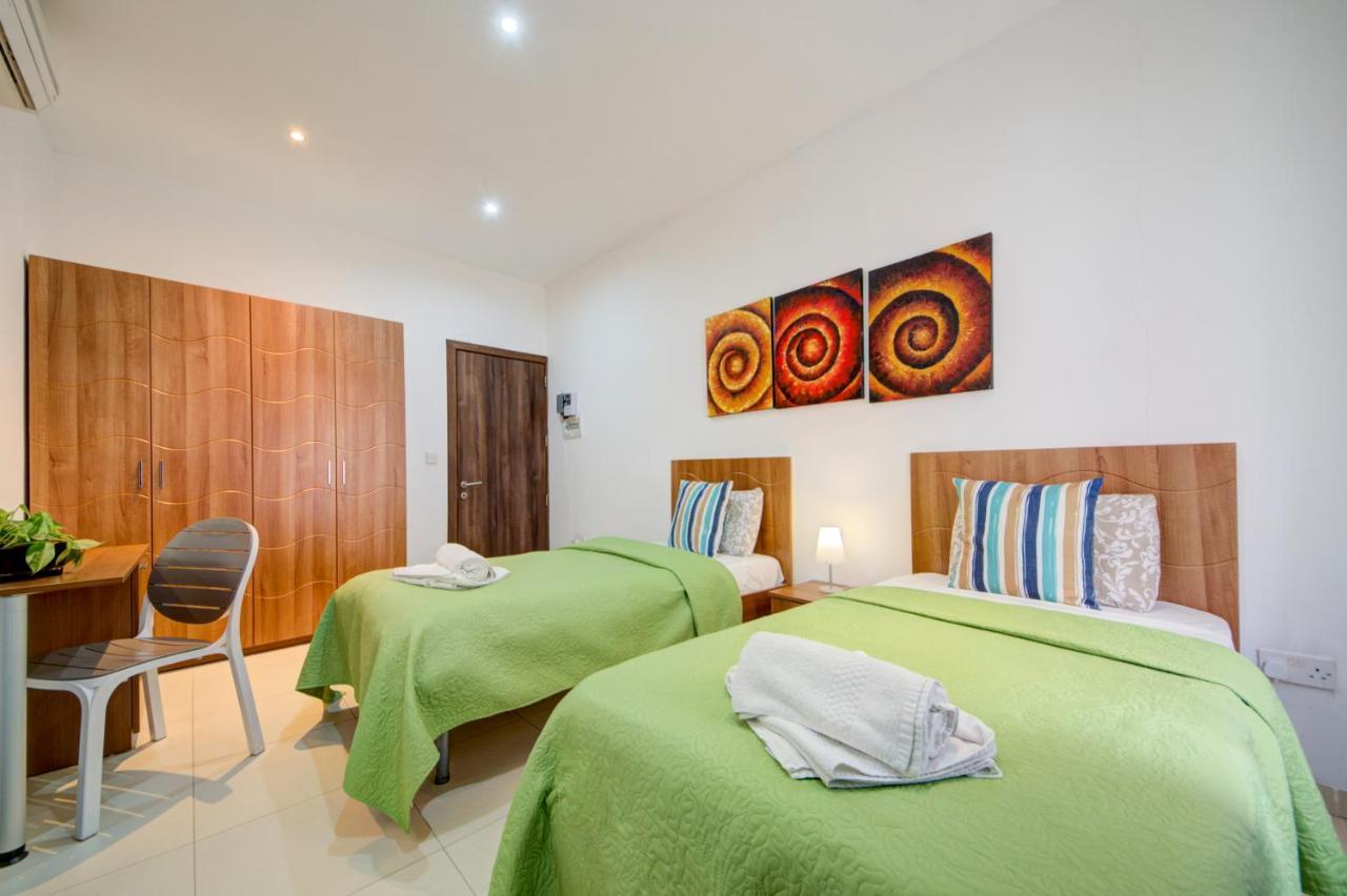 St Julians 2 Bedroom Apartment With Commanding Seaviews By Shortletsmalta Saint Julian's Eksteriør bilde